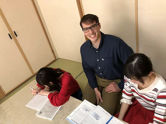 英語を学ぶ生徒たち