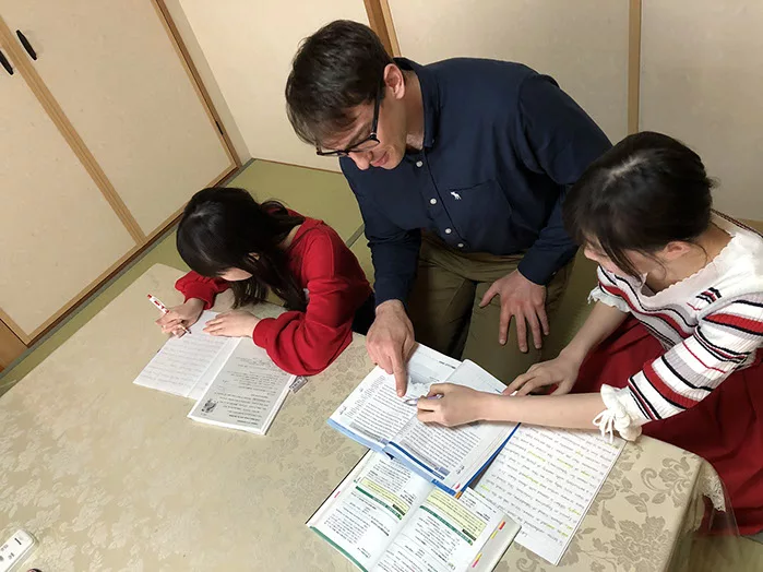 英語を学ぶ生徒たち