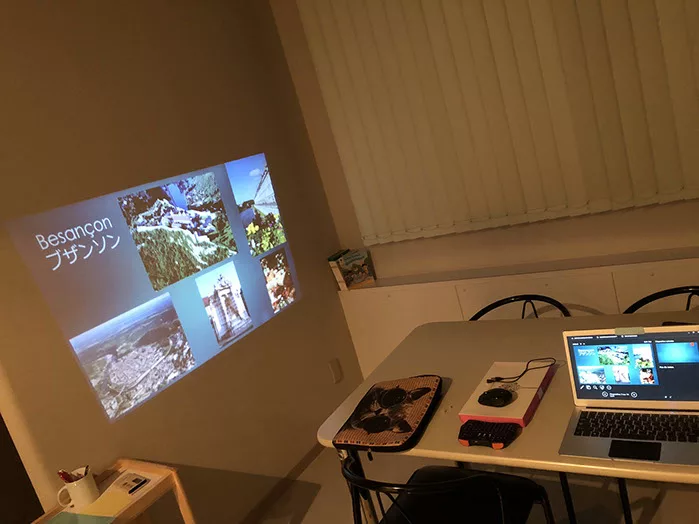プロジェクターを使った英語レッスン